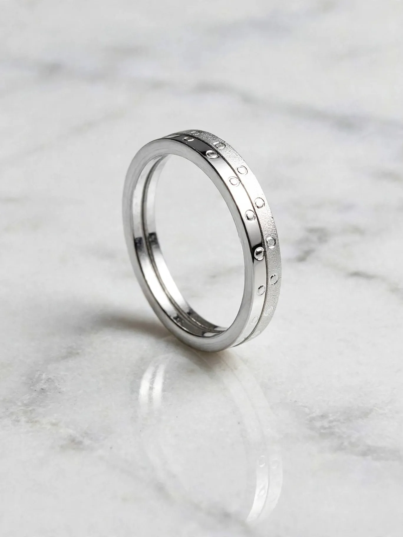 beaded-double-row-geometric-silver-ring-018-front-view 星點交織圓珠雙軌戒--beaded-double-row-geometric-silver-ring-018-front-view-sparkledeer.com