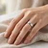 beaded-double-row-geometric-silver-ring-018-model-hand-view 星點交織圓珠雙軌戒--beaded-double-row-geometric-silver-ring-018-model-hand-view-sparkledeer.com