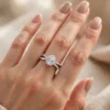 celestial-halo-oval-cut-split-shank-diamond-ring-024-model-hand-view 星芒花冠橢圓閃鑽戒--celestial-halo-oval-cut-split-shank-diamond-ring-024-model-hand-view-sparkledeer.com