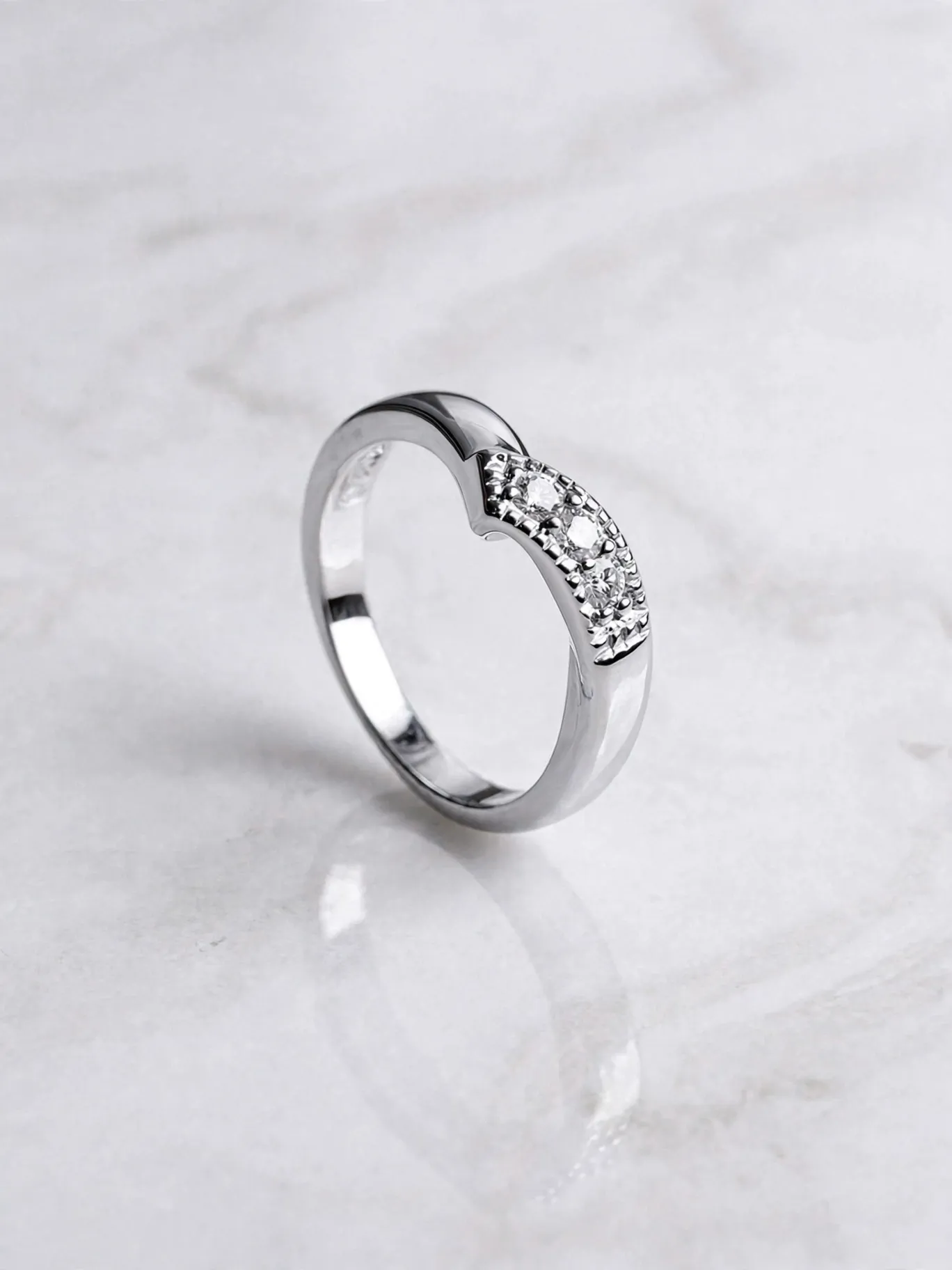 elegant-v-shaped-pave-diamond-stacking-ring-015-front-view V型排鑽線戒--elegant-v-shaped-pave-diamond-stacking-ring-015-front-view-sparkledeer.com