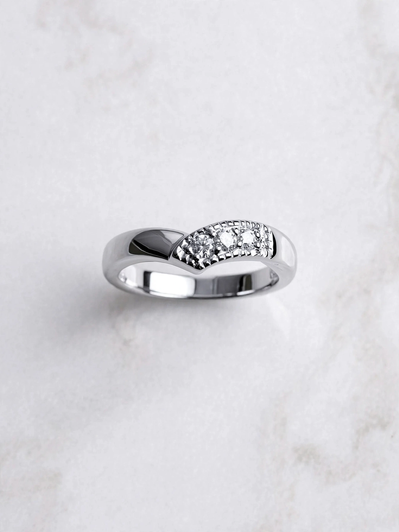 V型排鑽線戒--elegant-v-shaped-pave-diamond-stacking-ring-015-product-view-sparkledeer.com