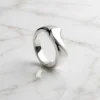 fluid-droplet-matte-and-mirror-minimalist-ring-019-front-view 微風流光極簡造型戒--fluid-droplet-matte-and-mirror-minimalist-ring-019-front-view-sparkledeer.com
