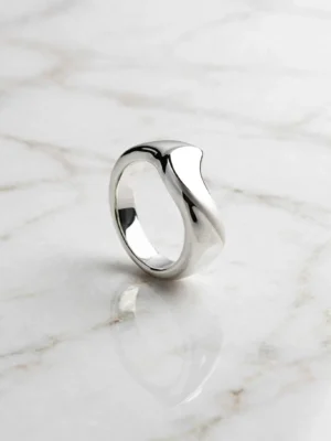 微風流光極簡造型戒--fluid-droplet-matte-and-mirror-minimalist-ring-019-front-view-sparkledeer.com