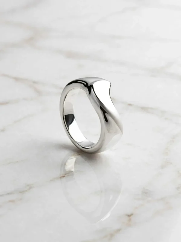 fluid-droplet-matte-and-mirror-minimalist-ring-019-front-view 微風流光極簡造型戒--fluid-droplet-matte-and-mirror-minimalist-ring-019-front-view-sparkledeer.com