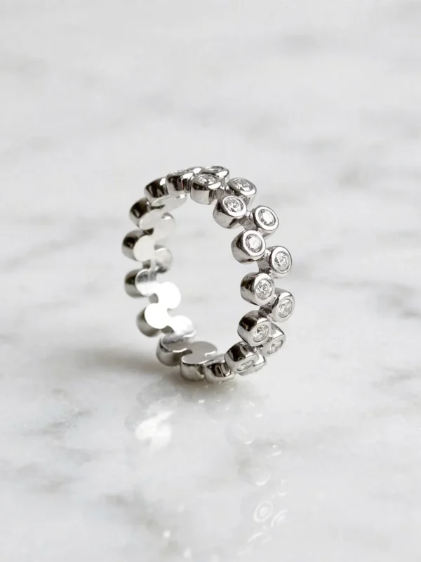 galaxy-intertwined-double-row-bezel-diamond-ring-016-front-view 星河交織排鑽戒--galaxy-intertwined-double-row-bezel-diamond-ring-016-front-view-sparkledeer.com