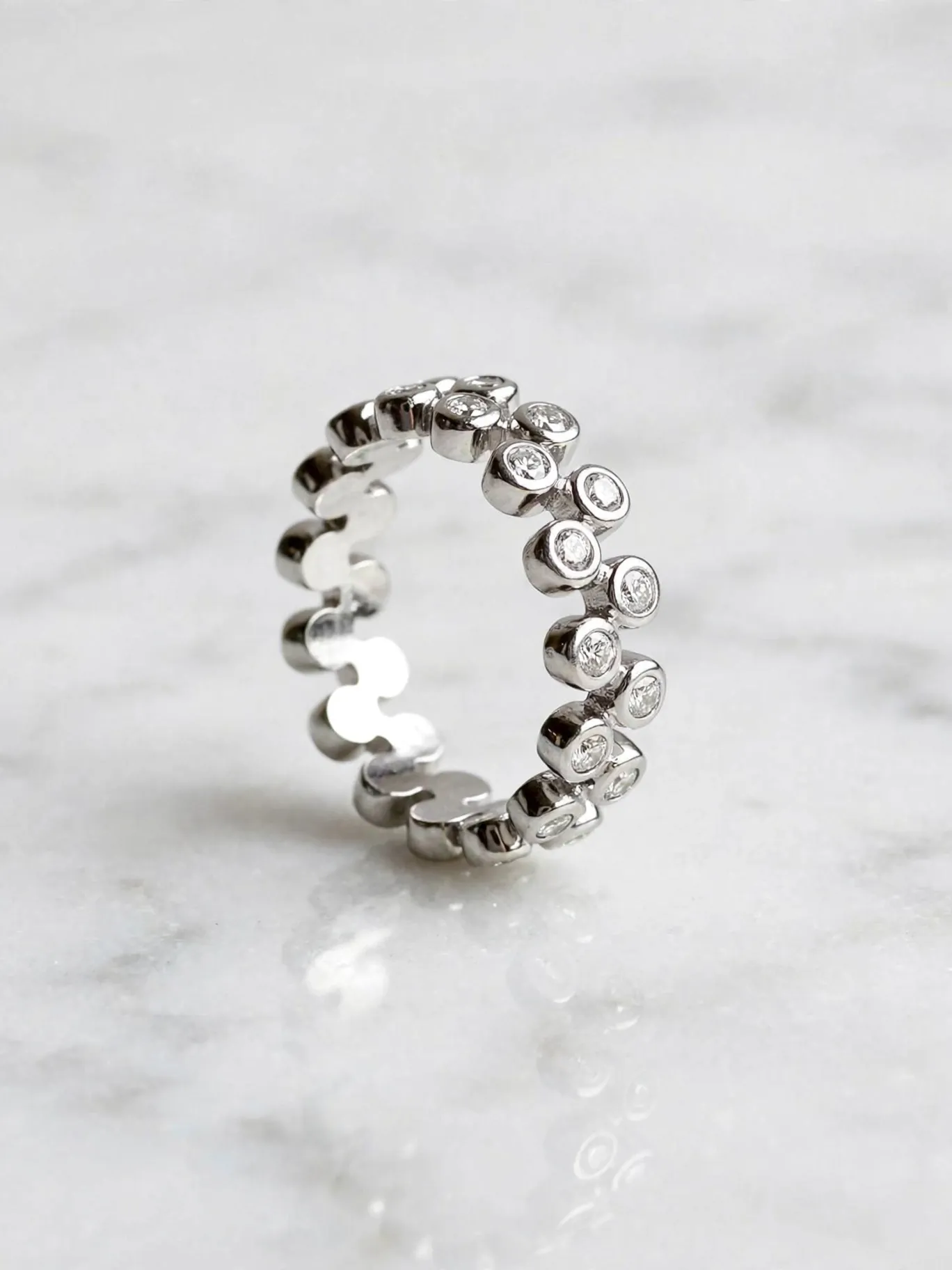 galaxy-intertwined-double-row-bezel-diamond-ring-016-front-view 星河交織排鑽戒--galaxy-intertwined-double-row-bezel-diamond-ring-016-front-view-sparkledeer.com