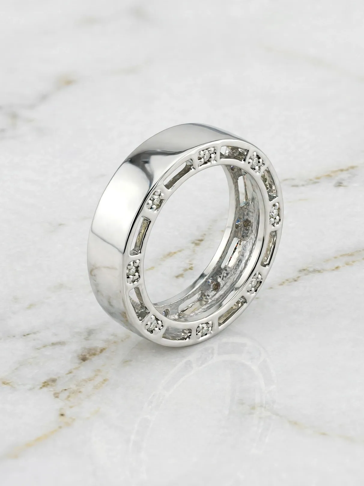 hidden-side-pave-luxury-wide-band-ring-008-front-view 低調奢華側鑲微鑽寬戒--hidden-side-pave-luxury-wide-band-ring-008-front-view-sparkledeer.com