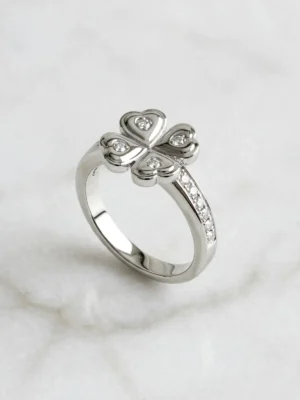 四葉草幸運鑽戒--lucky-four-leaf-clover-pave-diamond-ring-010-front-view-sparkledeer.com