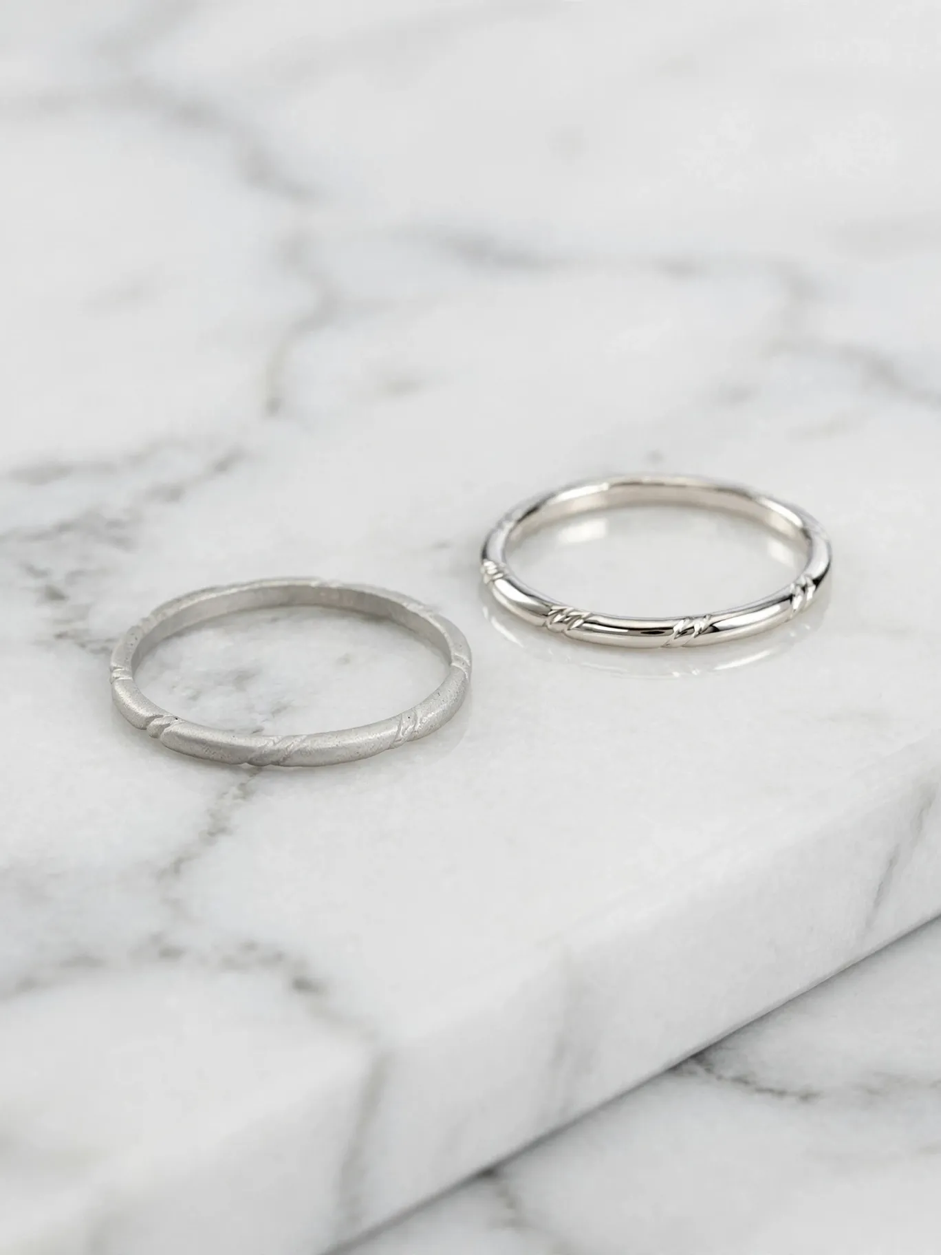 光霧交織極簡雙環線戒--matte-and-glossy-interlocking-minimalist-dual-ring-009-product-view-sparkledeer.com