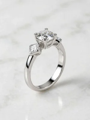 耀眼奢華幾何單鑽戒--modern-architectural-princess-cut-accent-diamond-ring-026-front-view-sparkledeer.com