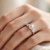modern-architectural-princess-cut-accent-diamond-ring-026-model-hand-view 耀眼奢華幾何單鑽戒--modern-architectural-princess-cut-accent-diamond-ring-026-model-hand-view-sparkledeer.com