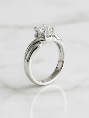 月光羽翼希望橢圓鑽戒--moonlight-wing-oval-cut-diamond-ring-006-front-view-sparkledeer.com