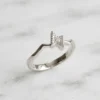 romantic-lightning-bolt-v-shaped-diamond-ring-007-front-view 心動如電熱戀光芒鑽戒--romantic-lightning-bolt-v-shaped-diamond-ring-007-front-view-sparkledeer.com