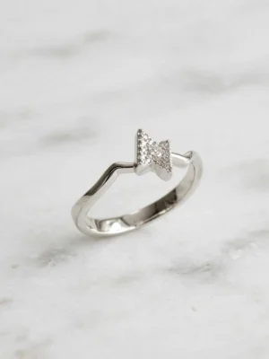 心動如電熱戀光芒鑽戒--romantic-lightning-bolt-v-shaped-diamond-ring-007-front-view-sparkledeer.com