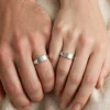 secret-diamond-mechanical-minimalist-ring-002-model-hand-view 可打開!極簡機關隱藏鑽戒---secret-diamond-mechanical-minimalist-ring-002-model-hand-sparkledeer.com