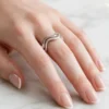shimmering-fluid-double-layer-wave-ring-003-model-hand-view 流光水波雙層波浪戒