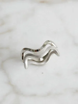 shimmering-fluid-double-layer-wave-ring-003-product-view shimmering-fluid-double-layer-wave-ring-003-product-view