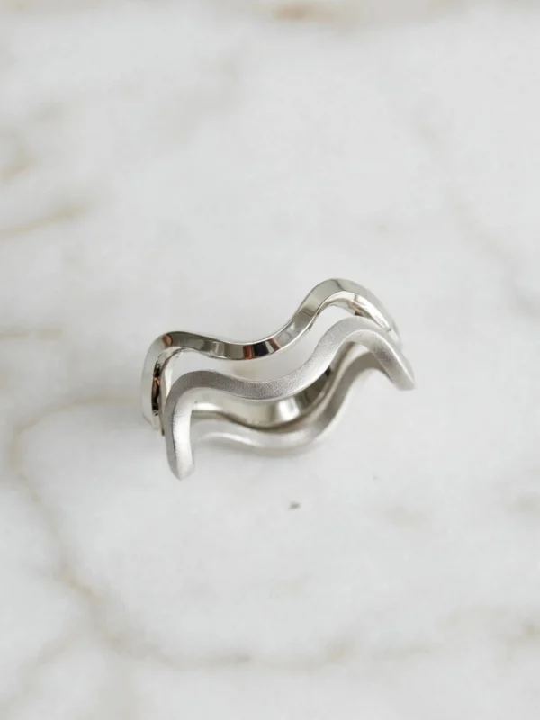 shimmering-fluid-double-layer-wave-ring-003-product-view shimmering-fluid-double-layer-wave-ring-003-product-view