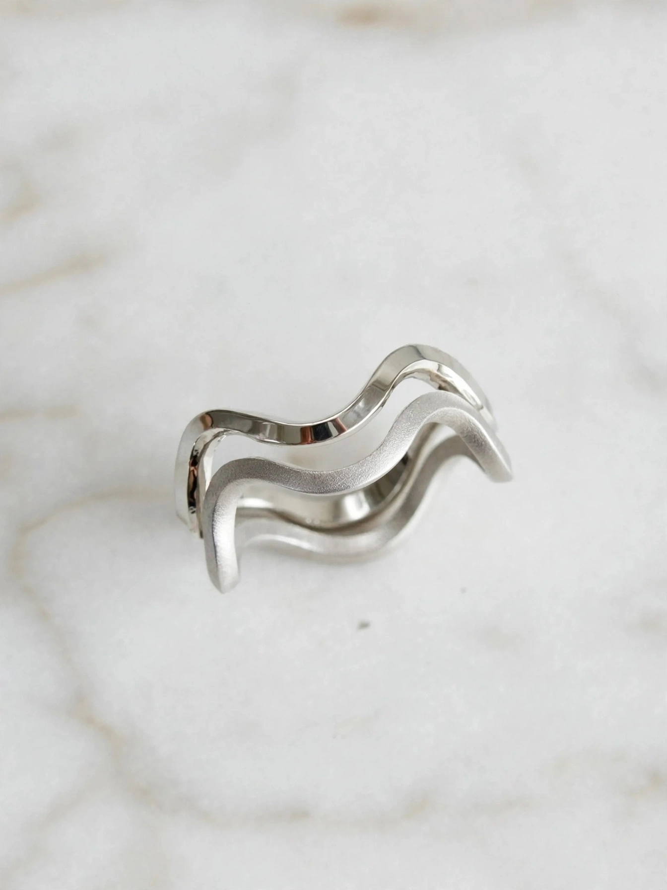 shimmering-fluid-double-layer-wave-ring-003-product-view shimmering-fluid-double-layer-wave-ring-003-product-view