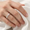 stardust-matte-silver-wave-ring-001-model-hand-view 浮光星塵磨砂銀戒---stardust-matte-silver-wave-ring-001-model-hand-view-sparkledeer.com