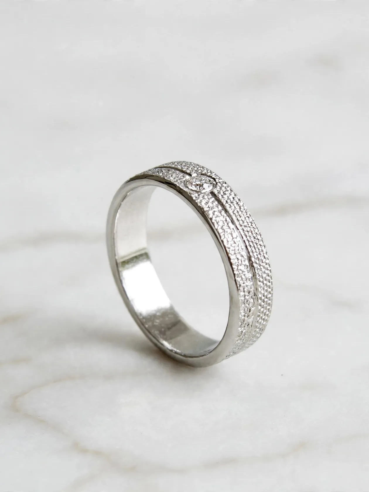 stardust-matte-wide-band-diamond-ring-004-front-view 星芒鑲鑽磨砂寬版戒