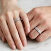 stardust-matte-wide-band-diamond-ring-004-model-hand-view 星芒鑲鑽磨砂寬版戒