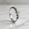 twisted-interlocking-bezel-solitaire-ring-017-front-view 璀璨交纏包鑲單鑽戒--twisted-interlocking-bezel-solitaire-ring-017-front-view-sparkledeer.com
