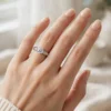 vintage-twisted-rope-solitaire-ring-022-model-hand-view 耀眼閃眸麻花扭繩鑽戒--vintage-twisted-rope-solitaire-ring-022-model-hand-view-sparkledeer.com